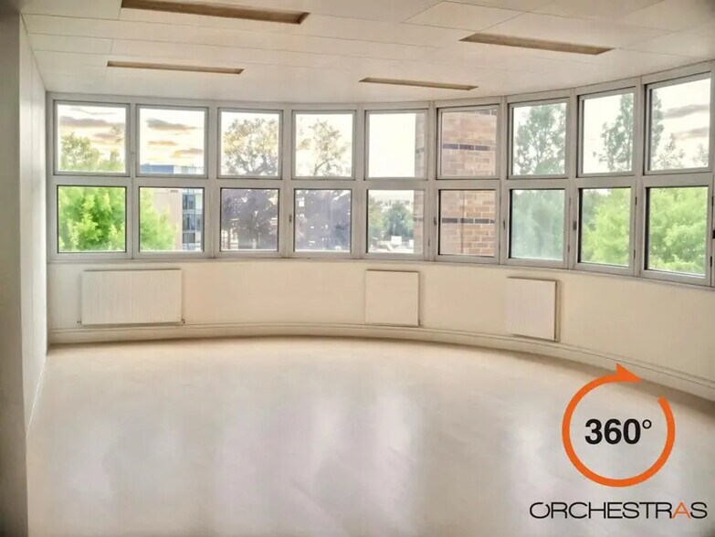 Office in Villiers-sur-Marne to rent - Building Photo - Image 3 of 10