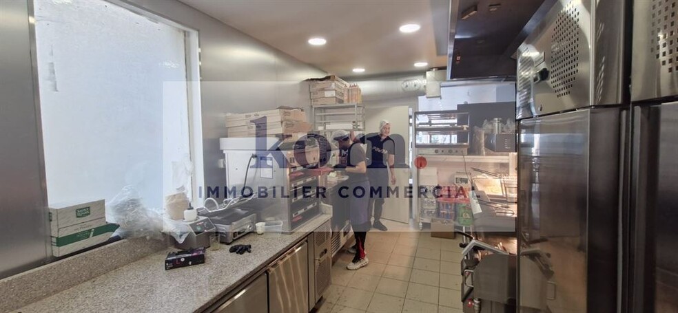 Retail in Suresnes for sale - Interior Photo - Image 3 of 5