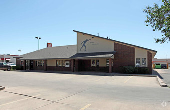 4008-4010 NW Cache Rd, Lawton, OK for rent Primary Photo- Image 1 of 5