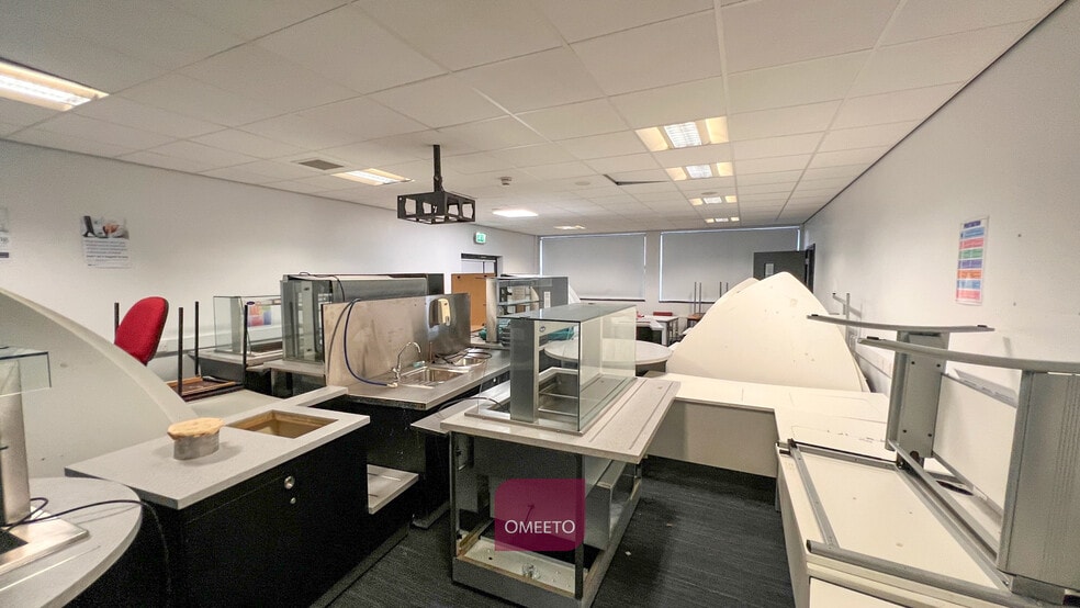 Trenchard Dr, Buxton to rent - Interior Photo - Image 2 of 7