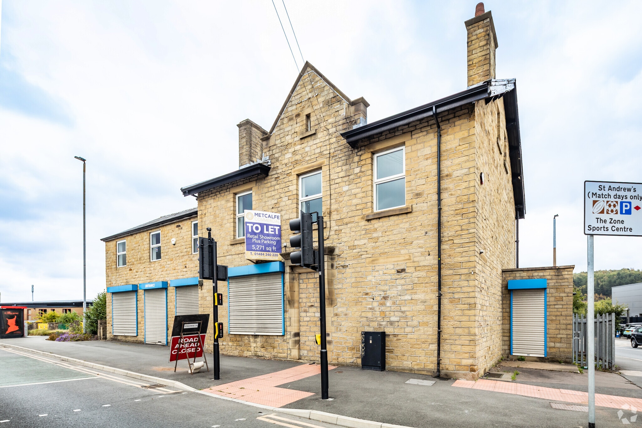 100 Leeds Rd, Huddersfield to rent Primary Photo- Image 1 of 3