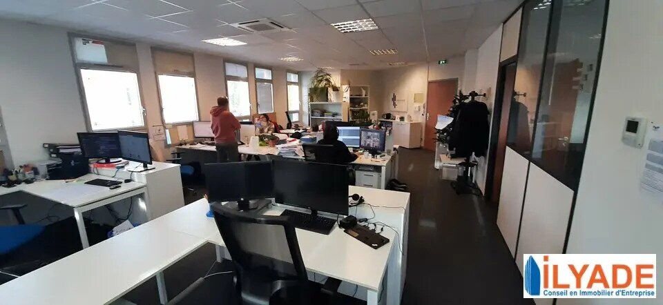 Office in Aix-en-Provence to rent - Building Photo - Image 3 of 5