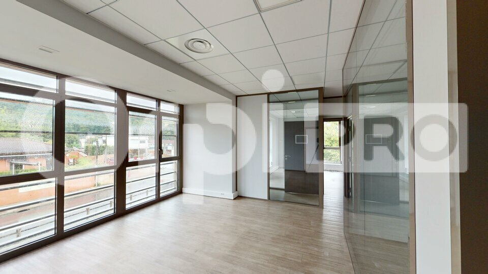 Office in Neuville-sur-Saône to rent - Interior Photo - Image 2 of 7