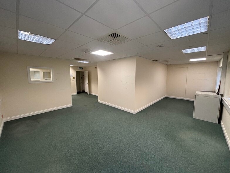 Castle St, Taunton to rent - Building Photo - Image 3 of 14