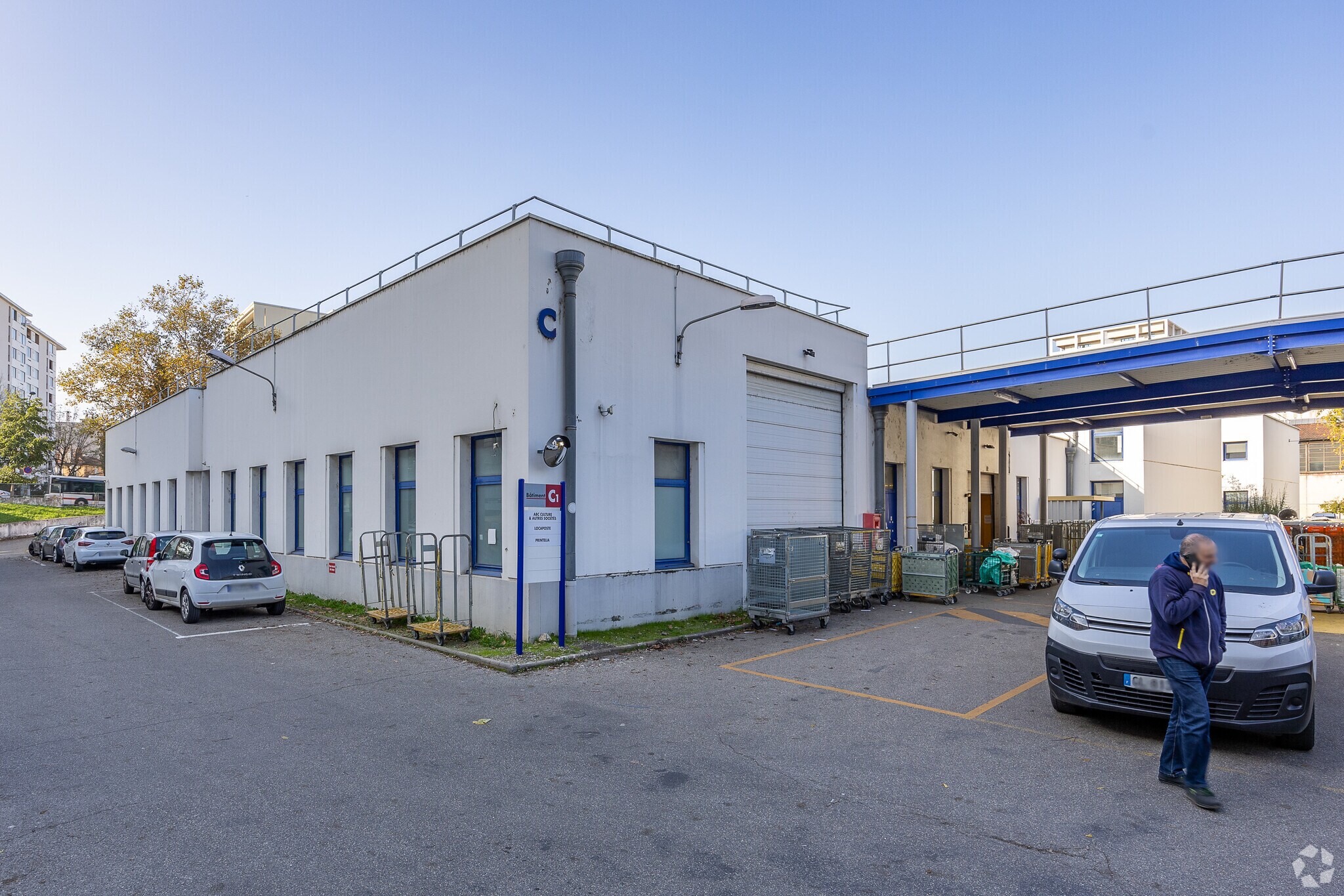 Office in Villeurbanne to rent Primary Photo- Image 1 of 6