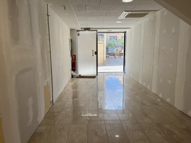Retail in Esparreguera, Barcelona to rent - Interior Photo - Image 2 of 2