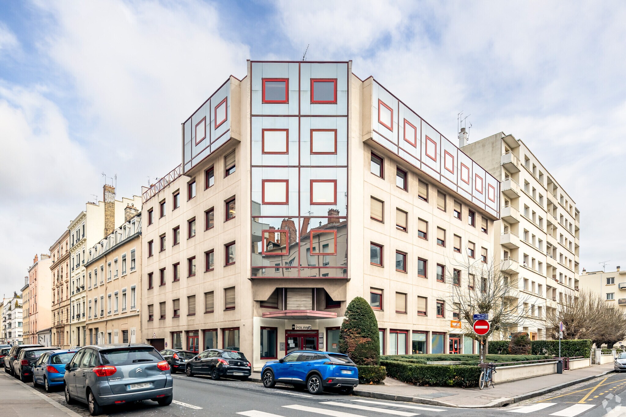 Office in Lyon to rent Primary Photo- Image 1 of 5