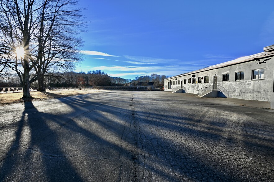 251 Florence St, Leominster, MA for rent - Building Photo - Image 3 of 3