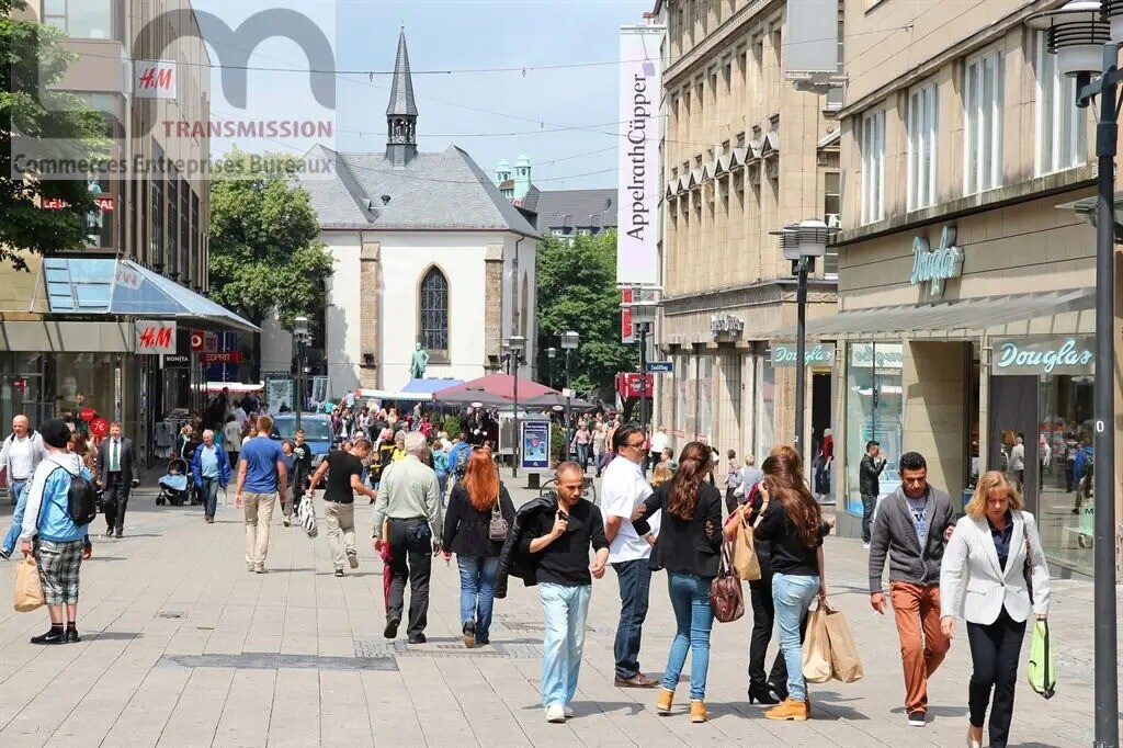Location Commerce 130 m² - Photo 1
