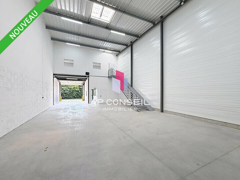Light Industrial in Trappes to rent - Building Photo - Image 3 of 6