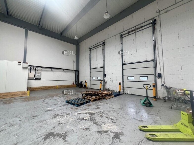 Light Industrial in Tremblay-en-France to rent - Building Photo - Image 3 of 5