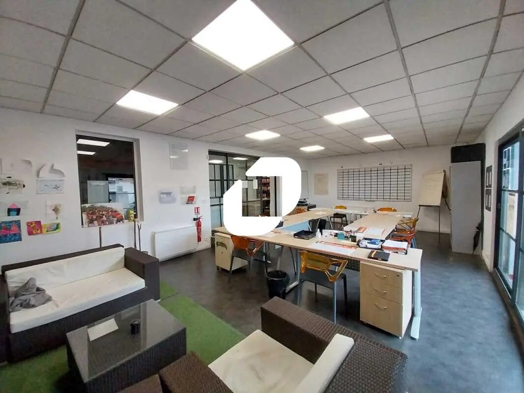 Light Industrial in Bordeaux to rent Building Photo- Image 1 of 17