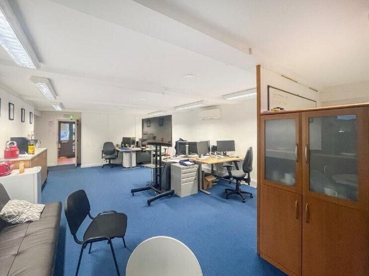 72 Station Rd, Liss for sale Interior Photo- Image 1 of 3