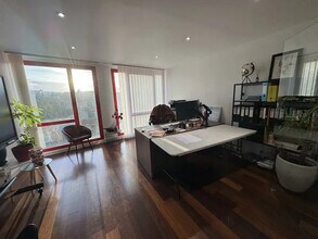 Office in Houilles to rent Interior Photo- Image 2 of 9