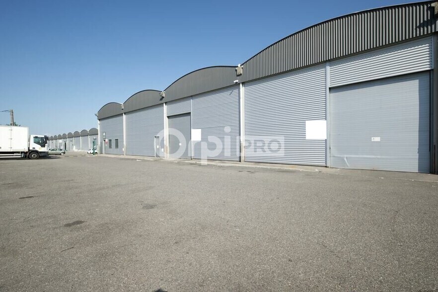 9 Rue Du Dauphiné, Saint-Priest to rent - Building Photo - Image 3 of 55
