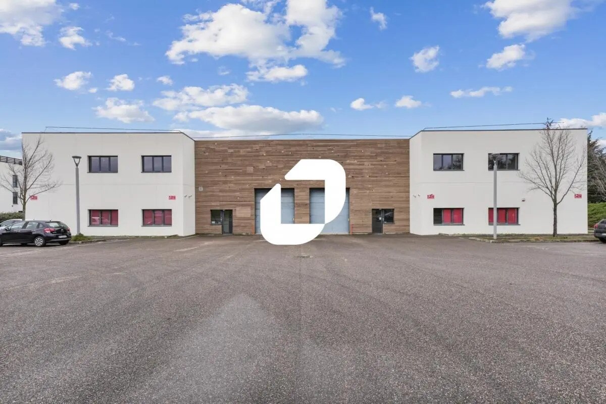 Light Industrial in Saint-Priest to rent Building Photo- Image 1 of 7