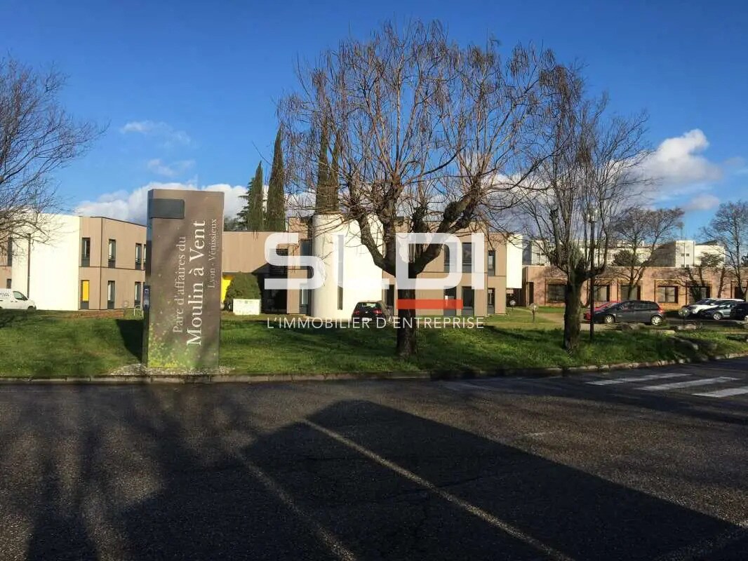 Light Industrial in Vénissieux to rent Building Photo- Image 1 of 8