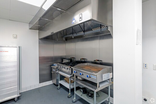 More details for 2360 Hampton Ave, Saint Louis, MO - Retail to Rent