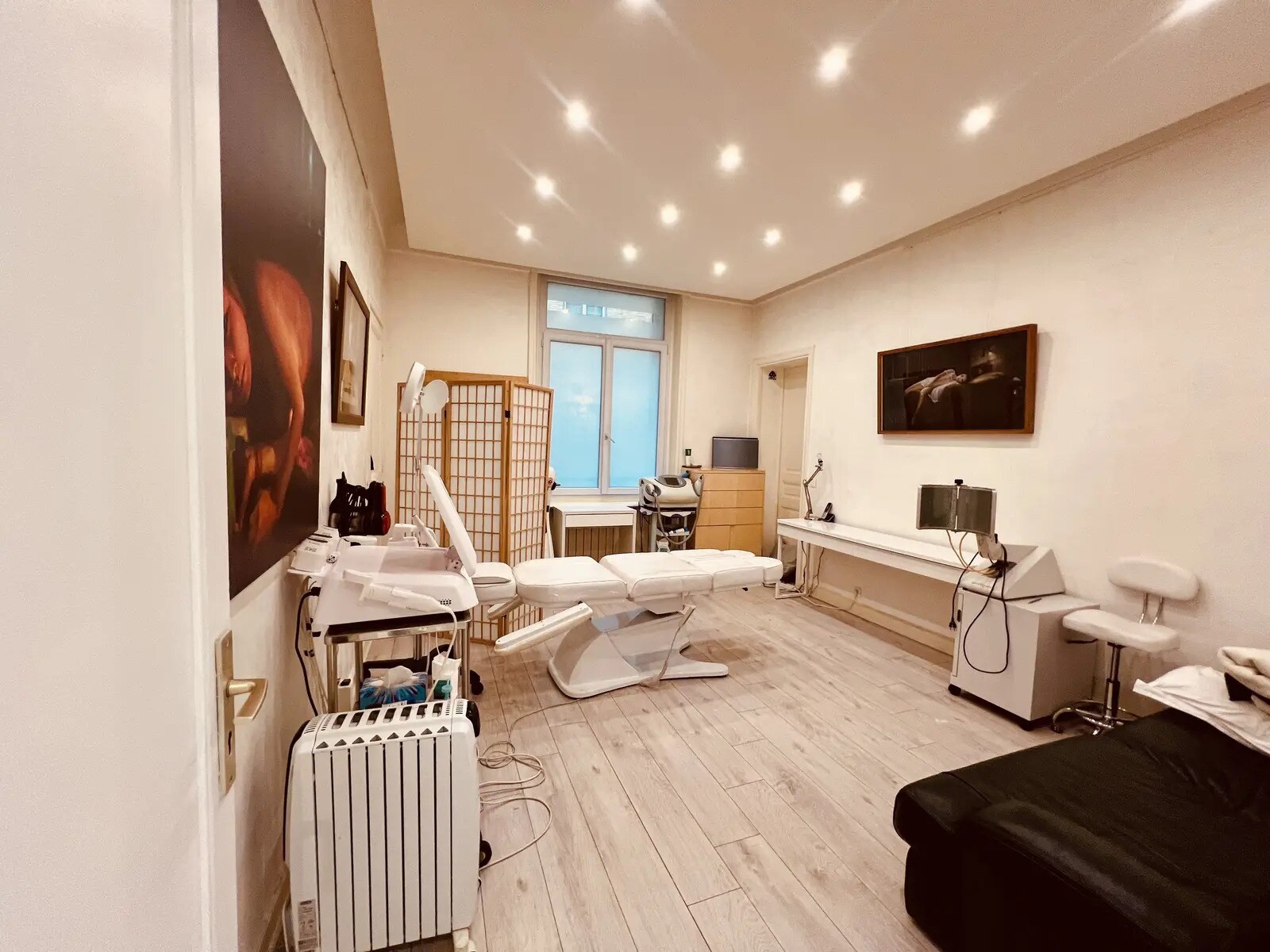 Build-to-Rent in Paris for sale Building Photo- Image 1 of 11