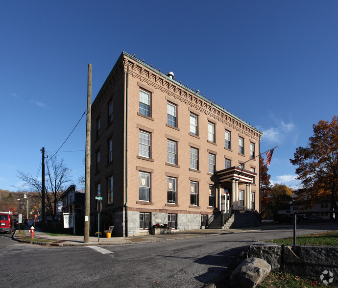 10 Front St, Canton, CT for sale - Primary Photo - Image 1 of 1