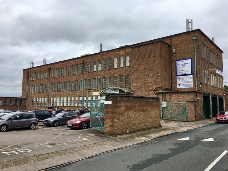 Freehold St, Northampton to rent - Primary Photo - Image 1 of 2
