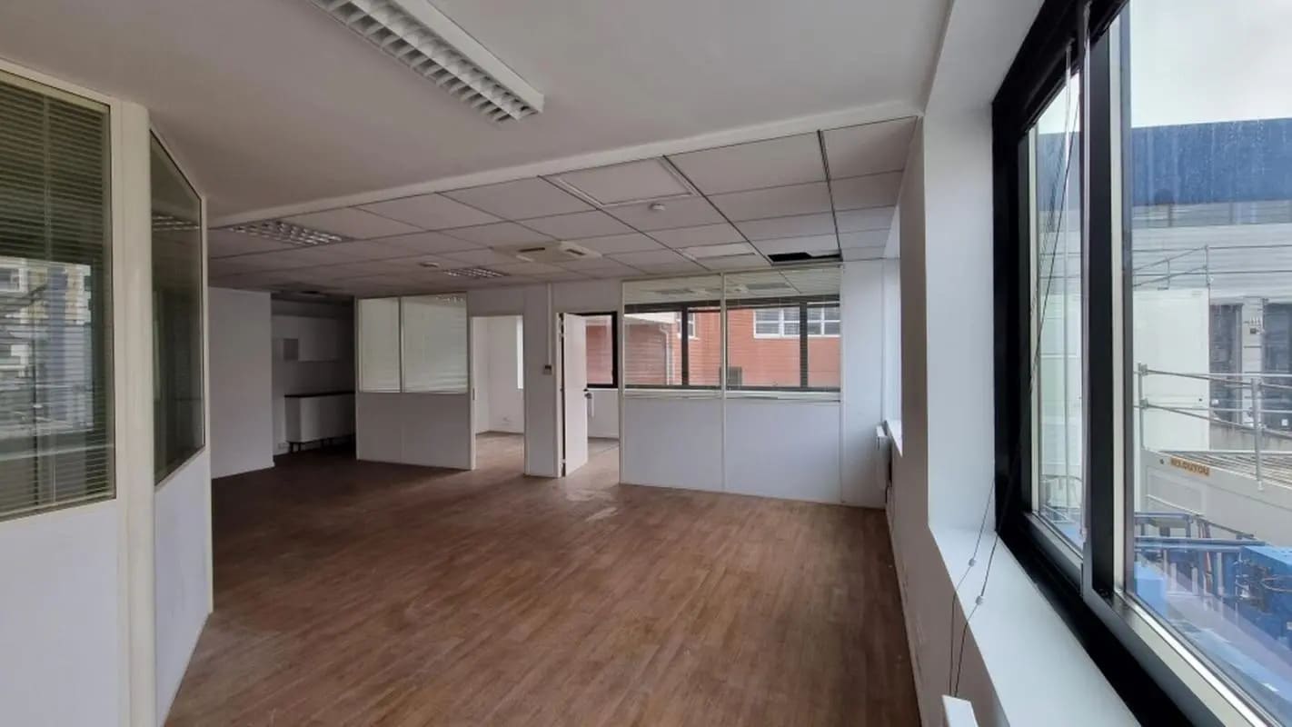 16 Rue Jean Jacques Rousseau, Issy-les-Moulineaux to rent Interior Photo- Image 1 of 10