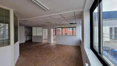 16 Rue Jean Jacques Rousseau, Issy-les-Moulineaux to rent Interior Photo- Image 1 of 10