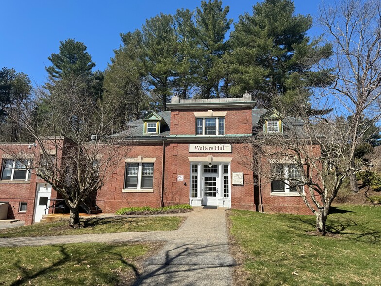 235 Wellesley St, Weston, MA for rent - Primary Photo - Image 1 of 5