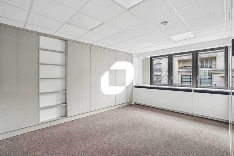 Office in Montrouge to rent - Interior Photo - Image 2 of 32