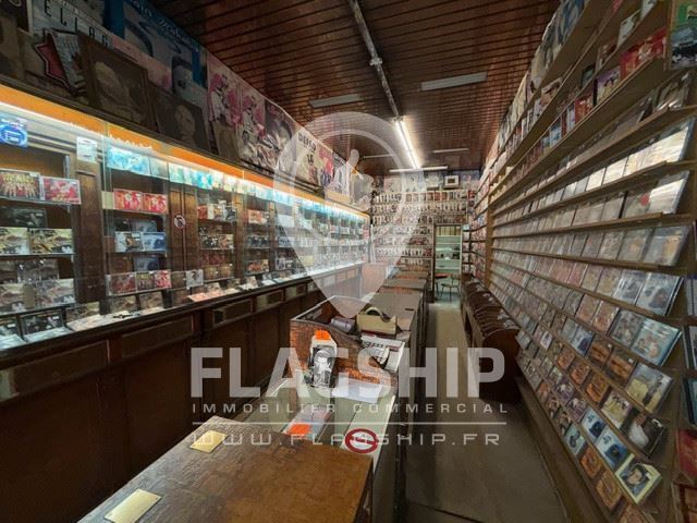 Retail in Paris to rent - Interior Photo - Image 2 of 5