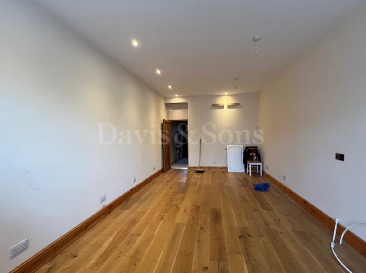 3 Commercial Rd, Newport to rent Interior Photo- Image 1 of 2