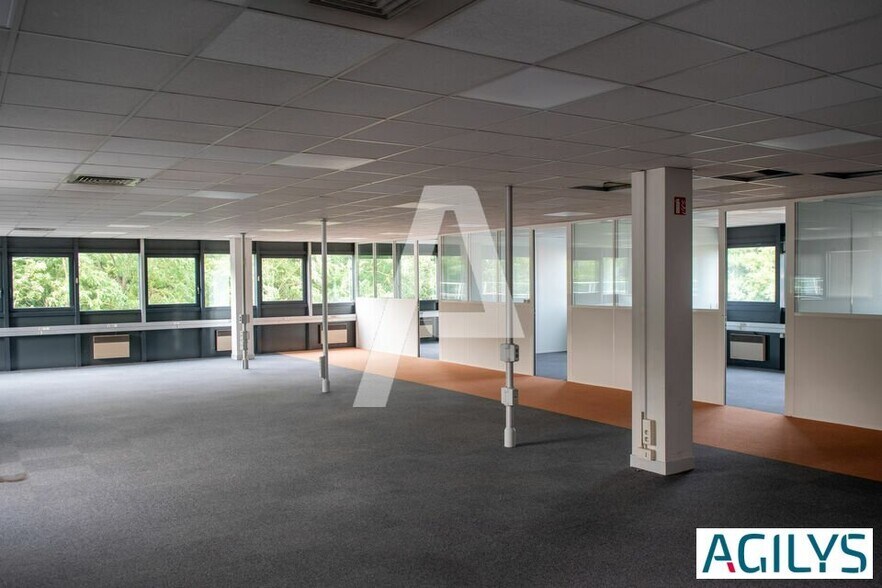 2 Rue Du Parc, Villebon-sur-Yvette to rent - Interior Photo - Image 3 of 10