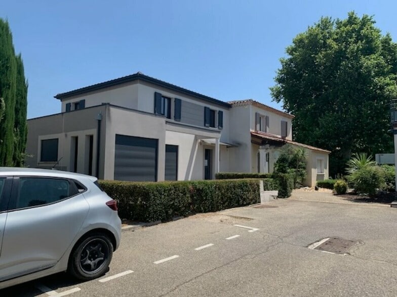Office in Le Pontet for sale - Building Photo - Image 1 of 11