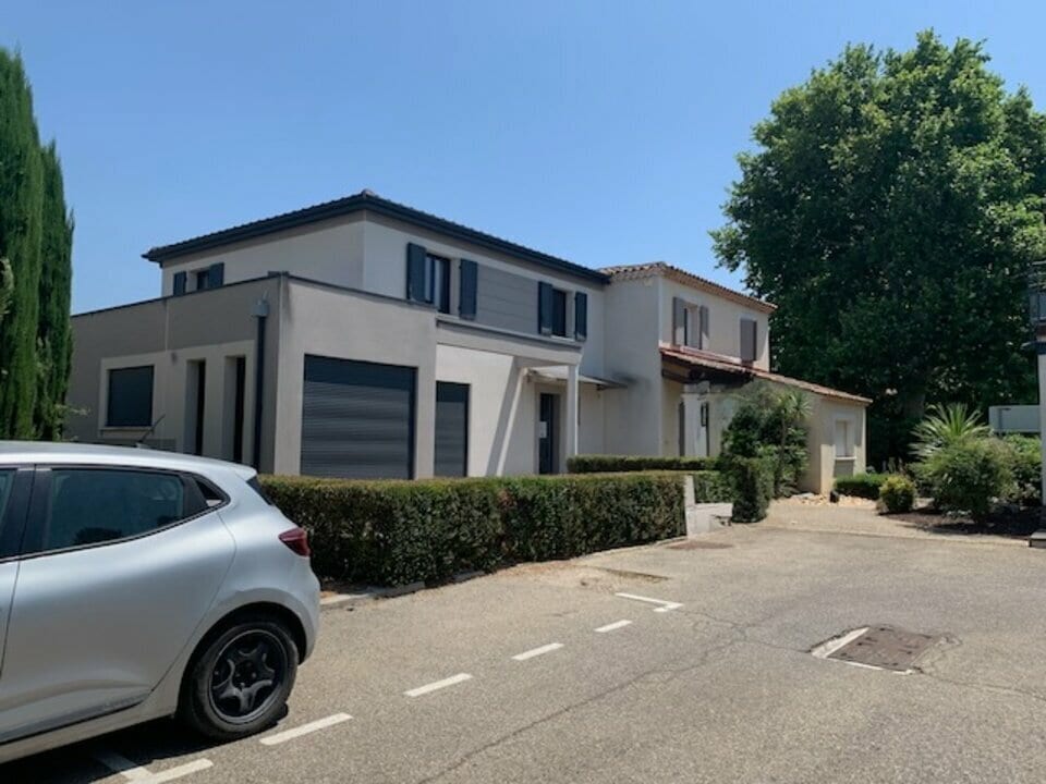 Office in Le Pontet for sale Building Photo- Image 1 of 12