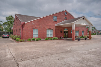 1414 S Friendswood Dr, Friendswood, TX for rent Building Photo- Image 1 of 6