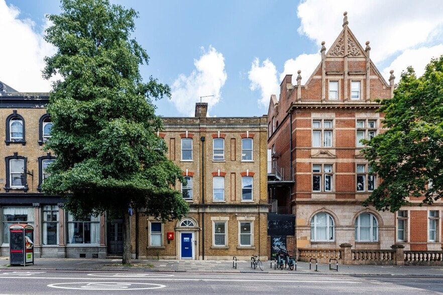 592-594 Holloway Rd, London to rent - Primary Photo - Image 1 of 9