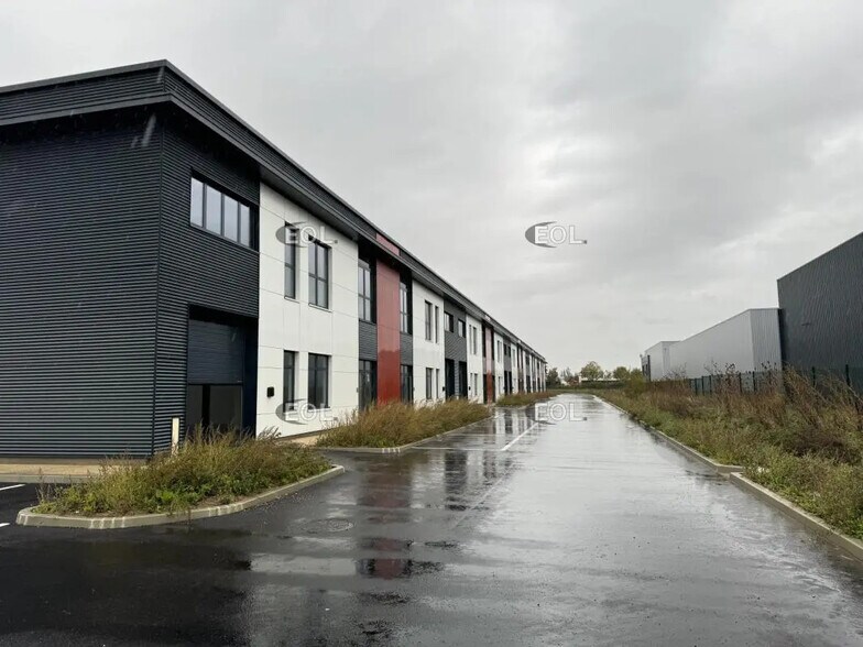 Light Industrial in Lieusaint to rent - Building Photo - Image 3 of 14