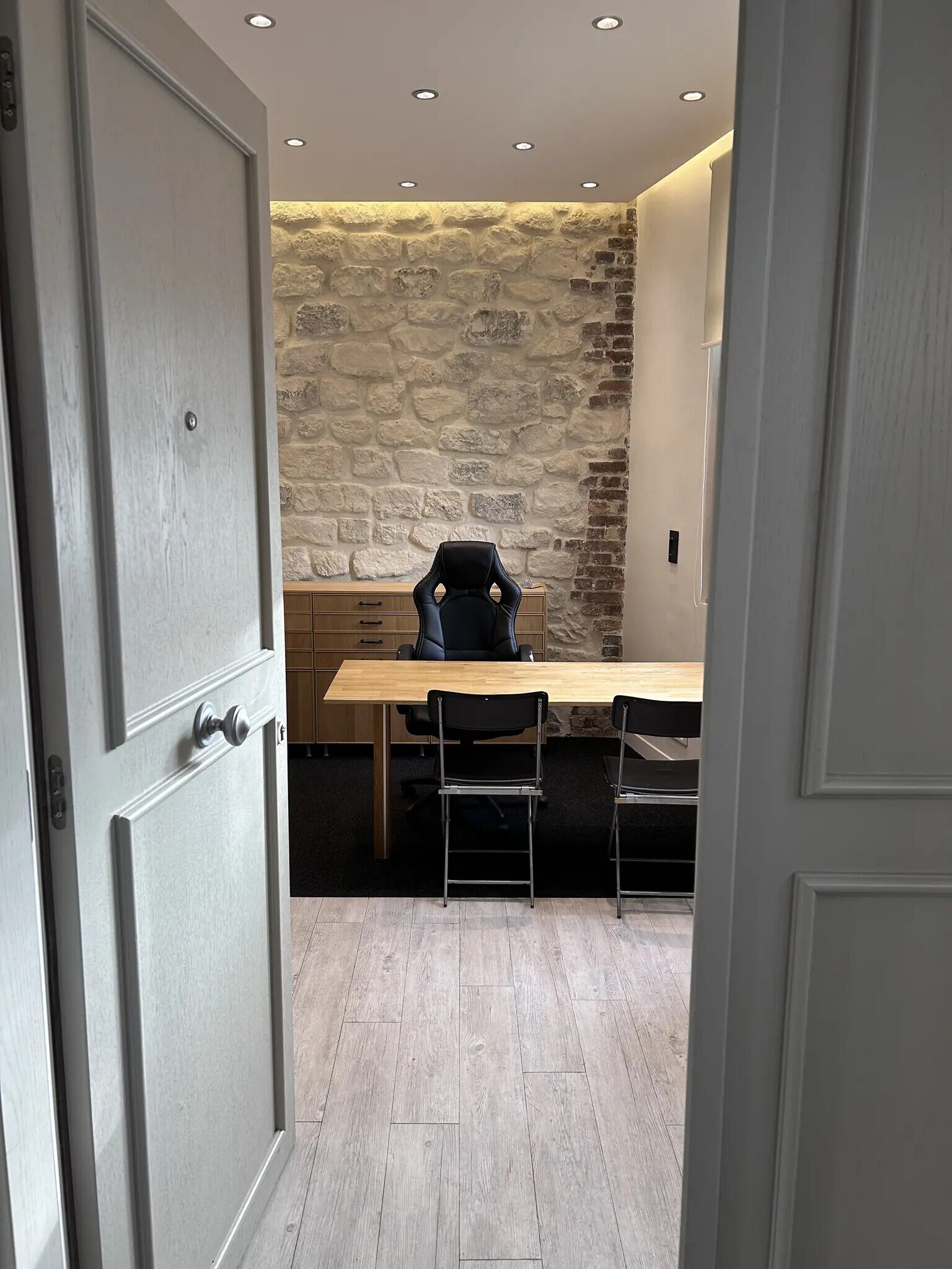 Office in Boulogne-Billancourt to rent Interior Photo- Image 1 of 7