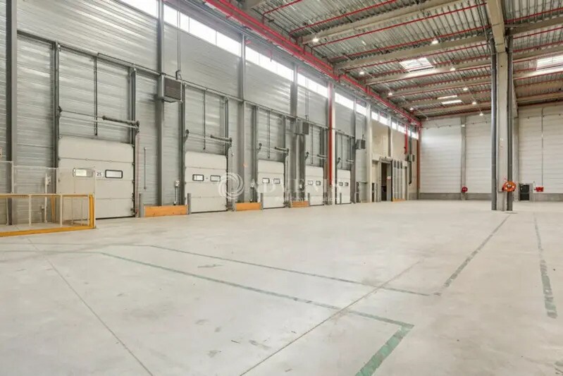 Industrial in Marly-la-Ville to rent - Interior Photo - Image 3 of 12