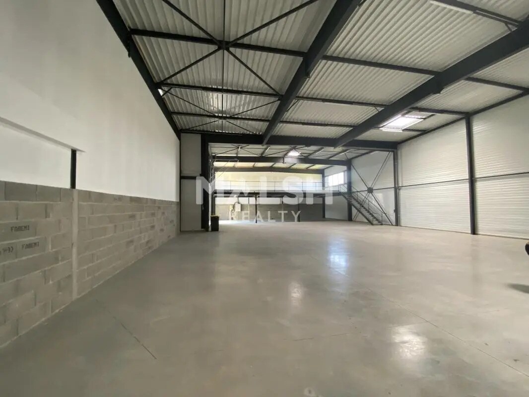 Light Industrial in Frans to rent Interior Photo- Image 1 of 11