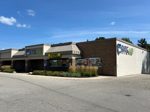 511-523 E Division St, Rockford, MI for rent Building Photo- Image 2 of 3