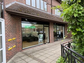 2 & 3 Jengers Mead, Billingshurst to rent Building Photo- Image 1 of 5