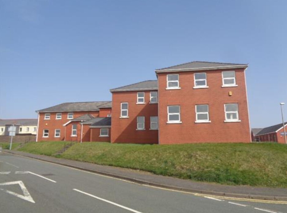 Devonshire Rd, Pembroke Dock to rent Building Photo- Image 1 of 2