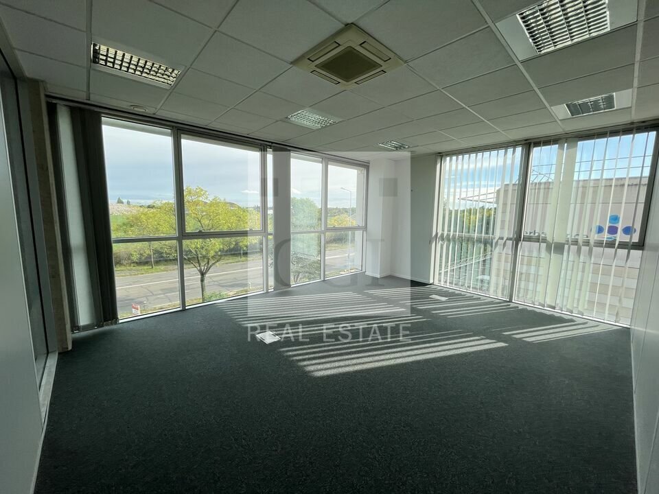 12 Rue Edison, Bron to rent Interior Photo- Image 1 of 19