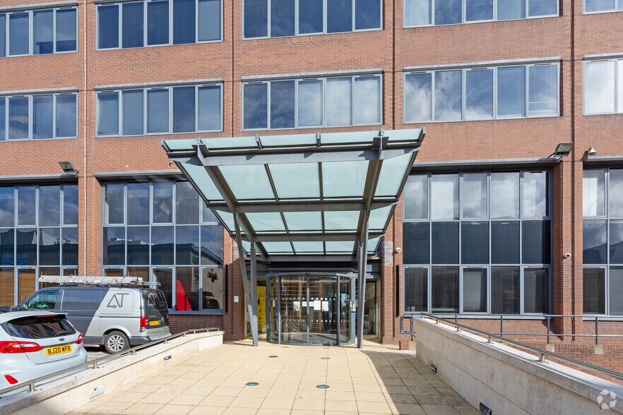 Marsh Way, Wakefield to rent - Building Photo - Image 3 of 3