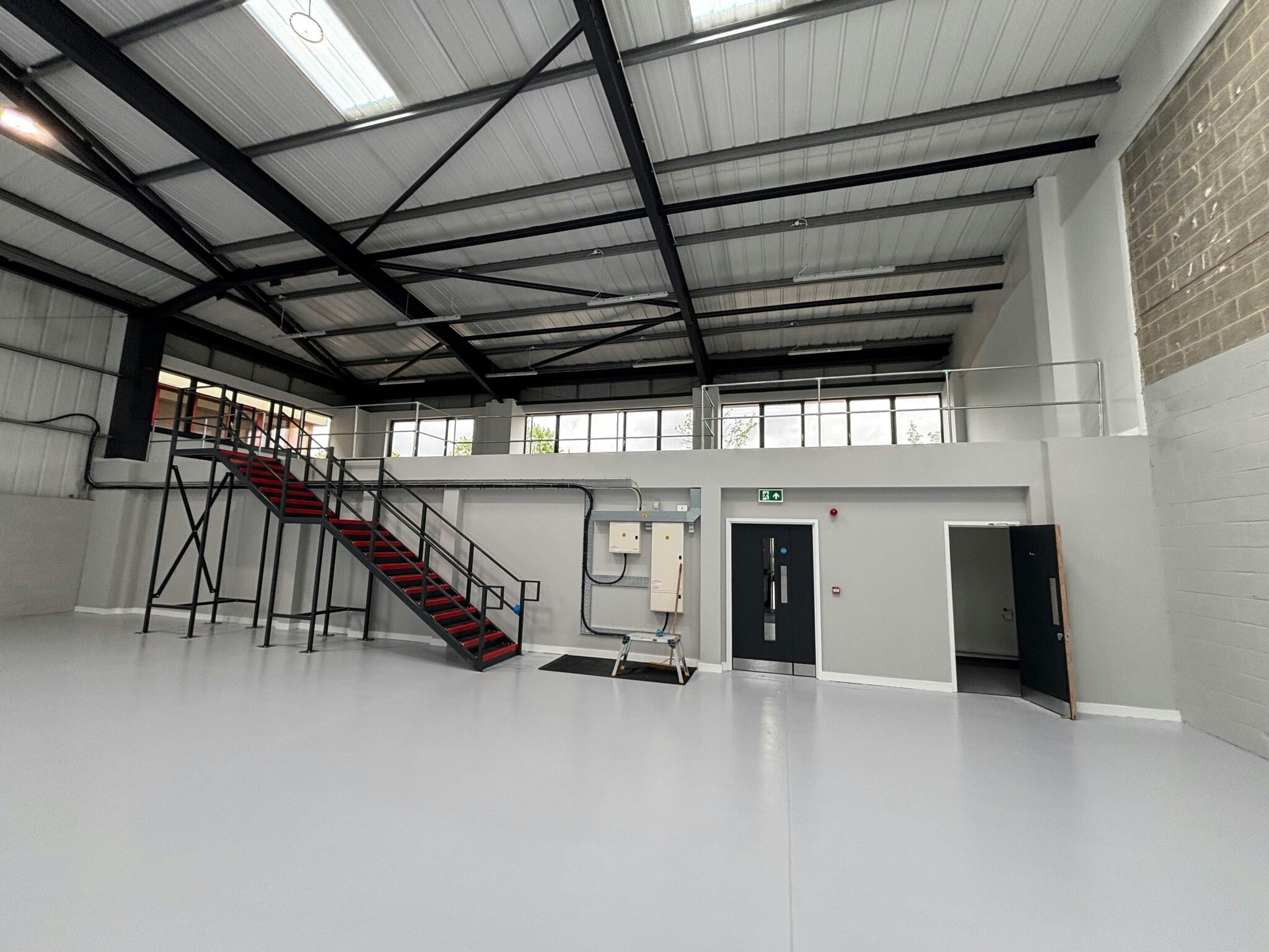 Avenue Two, Witney to rent Interior Photo- Image 1 of 9