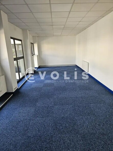 Office in Bagneux to rent - Interior Photo - Image 2 of 11