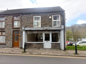 Tyntyla Road, Pentre to rent Interior Photo- Image 2 of 11