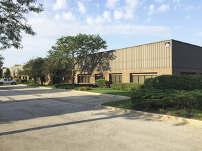 1055-1071 Kingsland Dr, Batavia, IL for rent Building Photo- Image 1 of 2