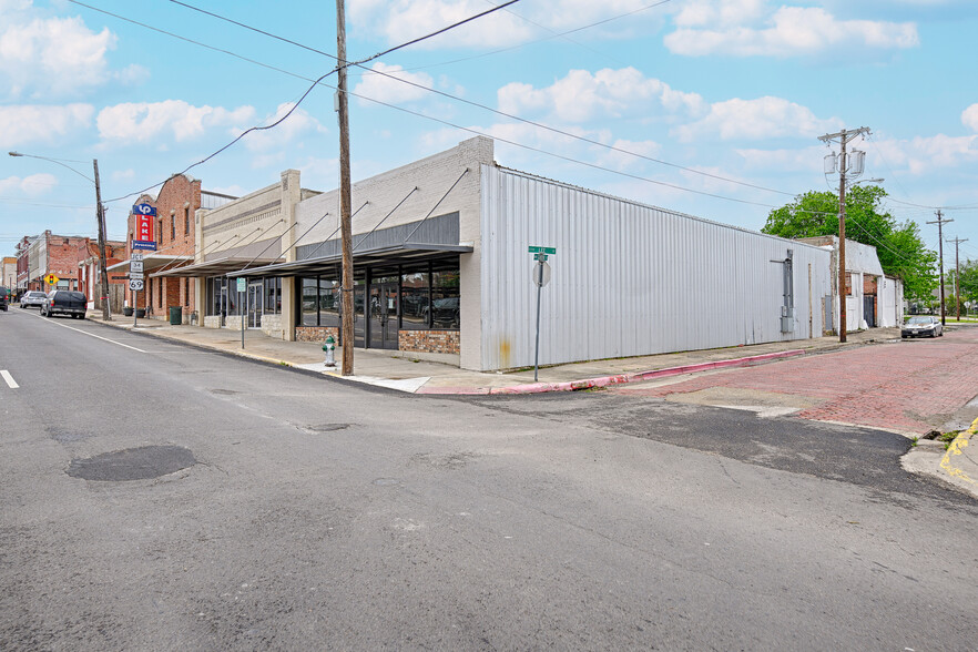 2302-2304 Lee St, Greenville, TX for rent - Building Photo - Image 3 of 3